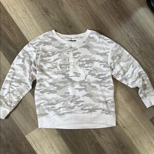 Calvin Klein Jeans Women’s Camo Print Sweatshirt (Crewneck)